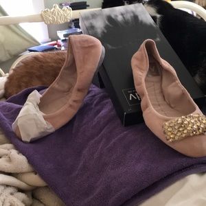 I am selling a pair of Dolce Vita ballerina flats.